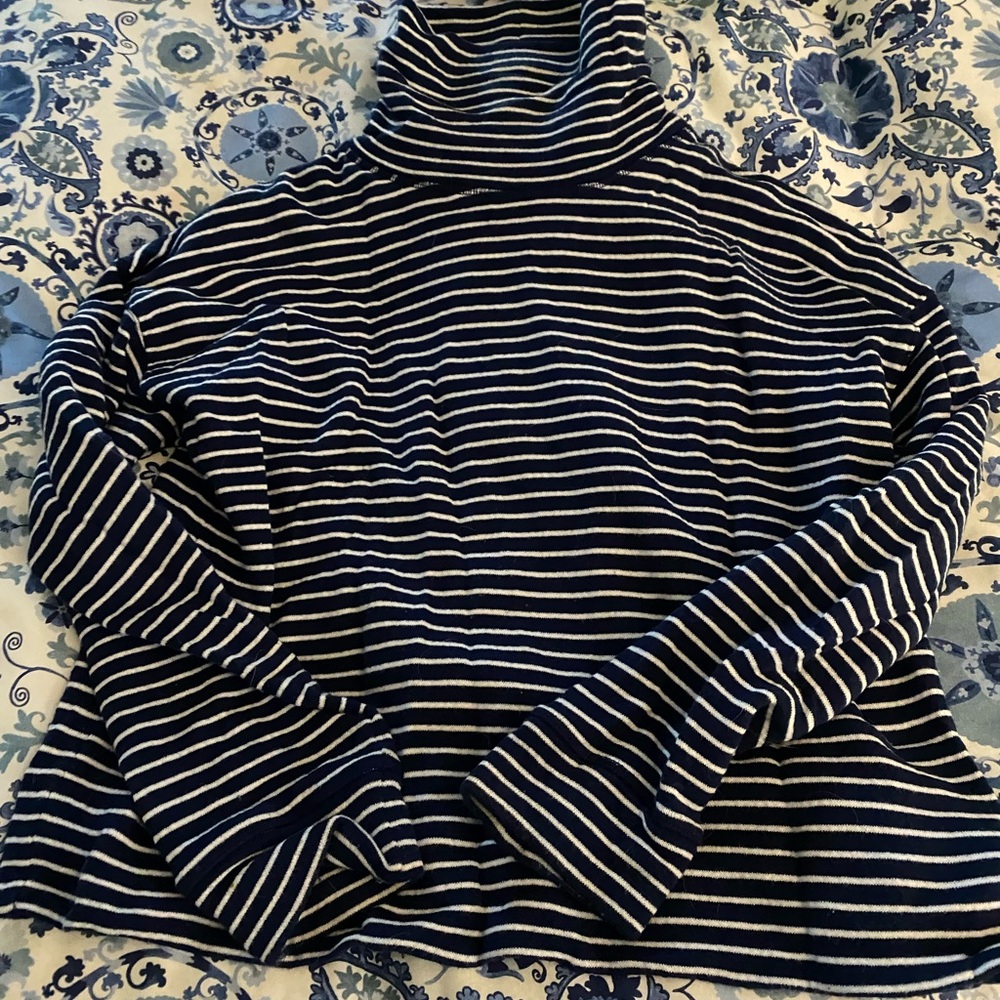 Vineyard Vines Women’s Assorted Sweatshirts and Hoodies. - Picture 7 of 10